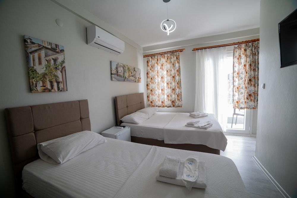 ROOM, TRIPLE