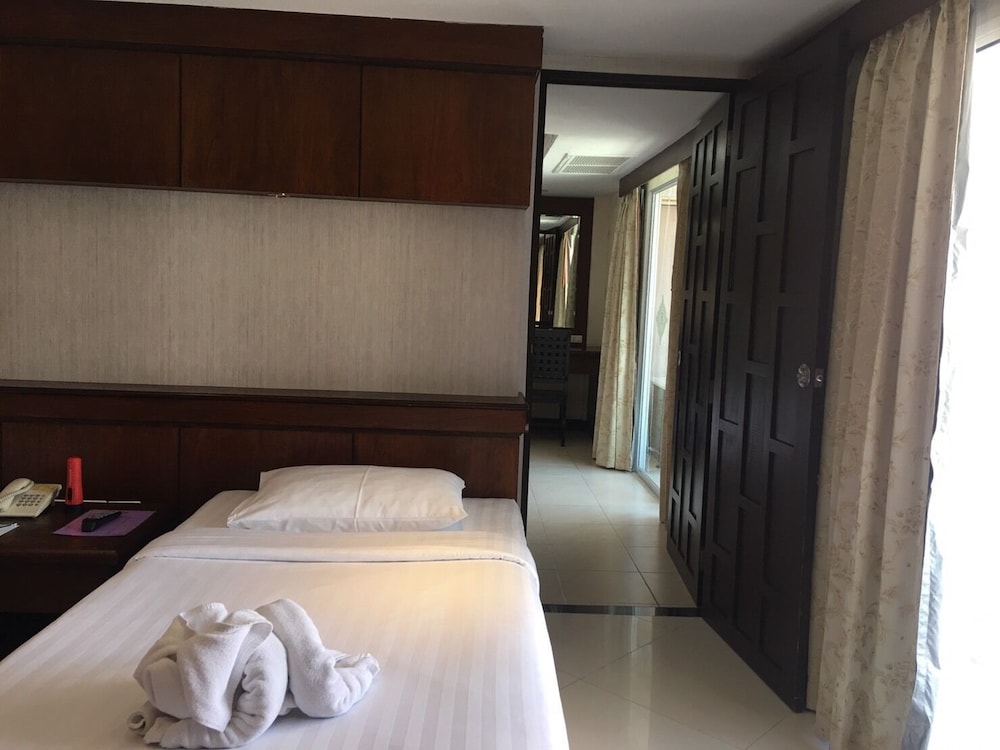 Rayaburi Hotel Patong 37/52