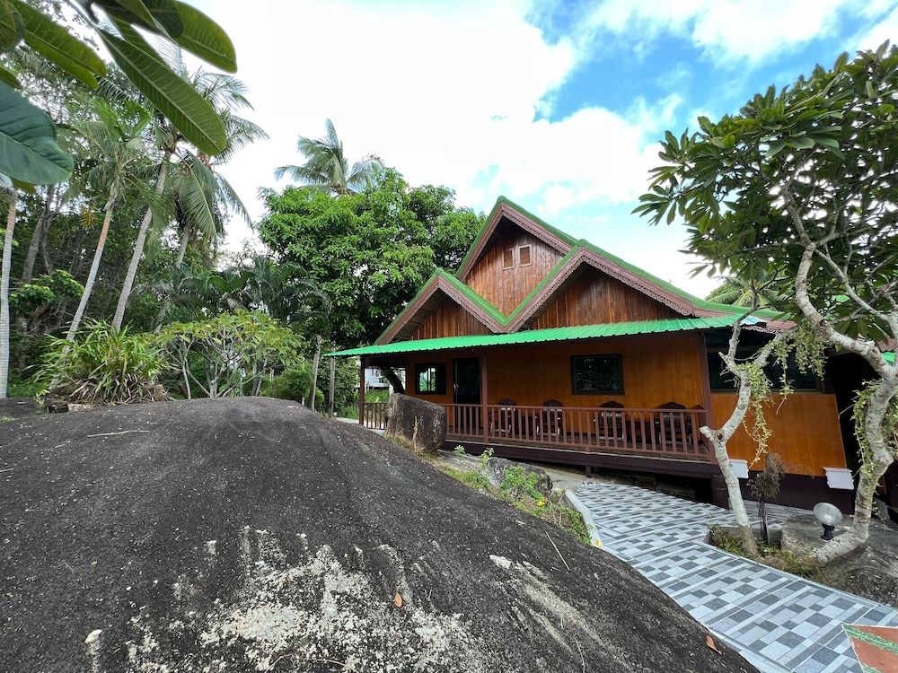 THARATHIP RESORT 8/68