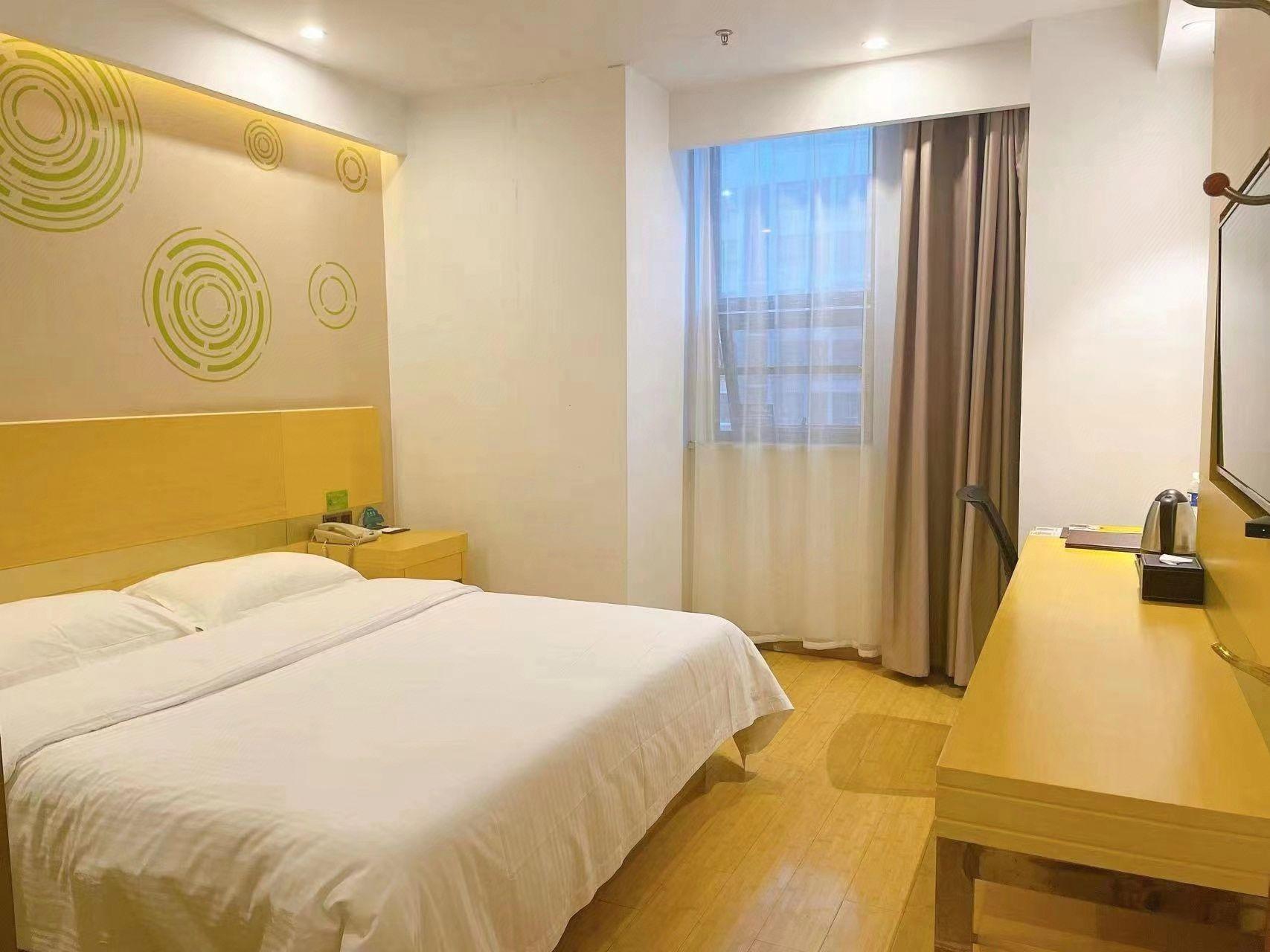 ROOM, DOUBLE BED