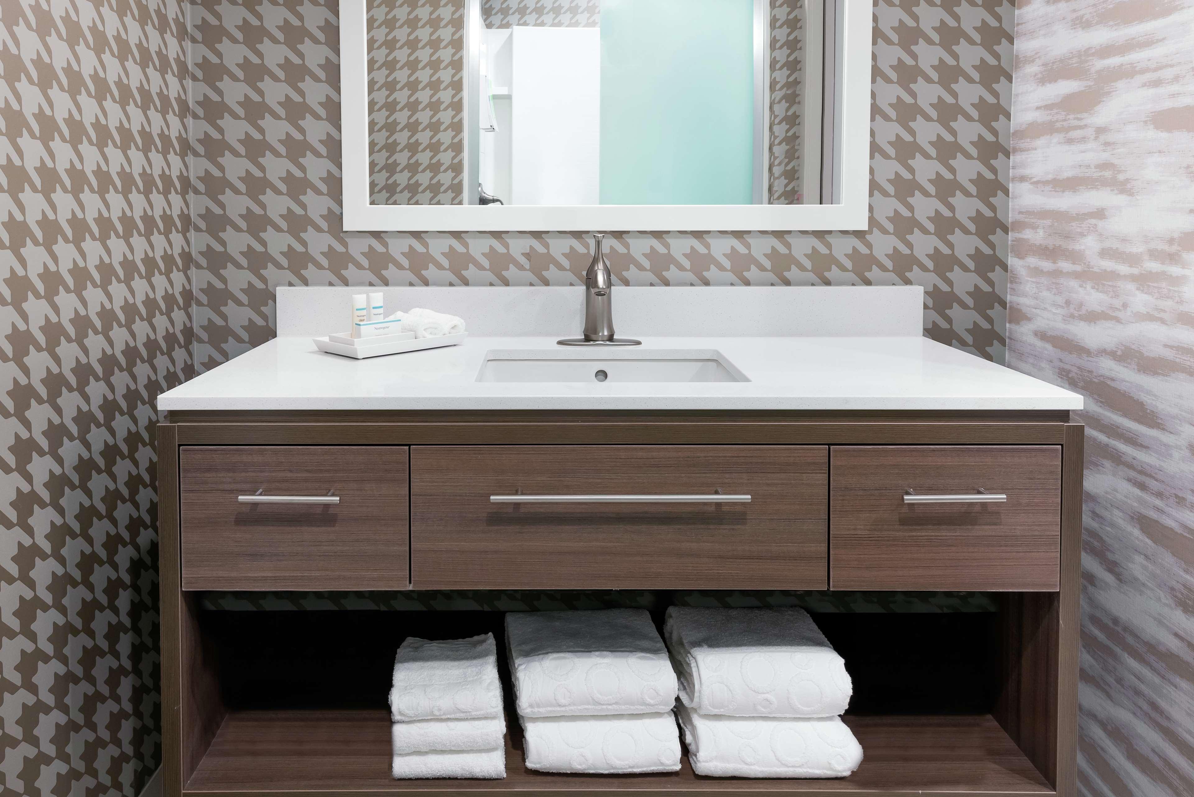 STUDIO, SUITE, KING BED, ACCESSIBLE