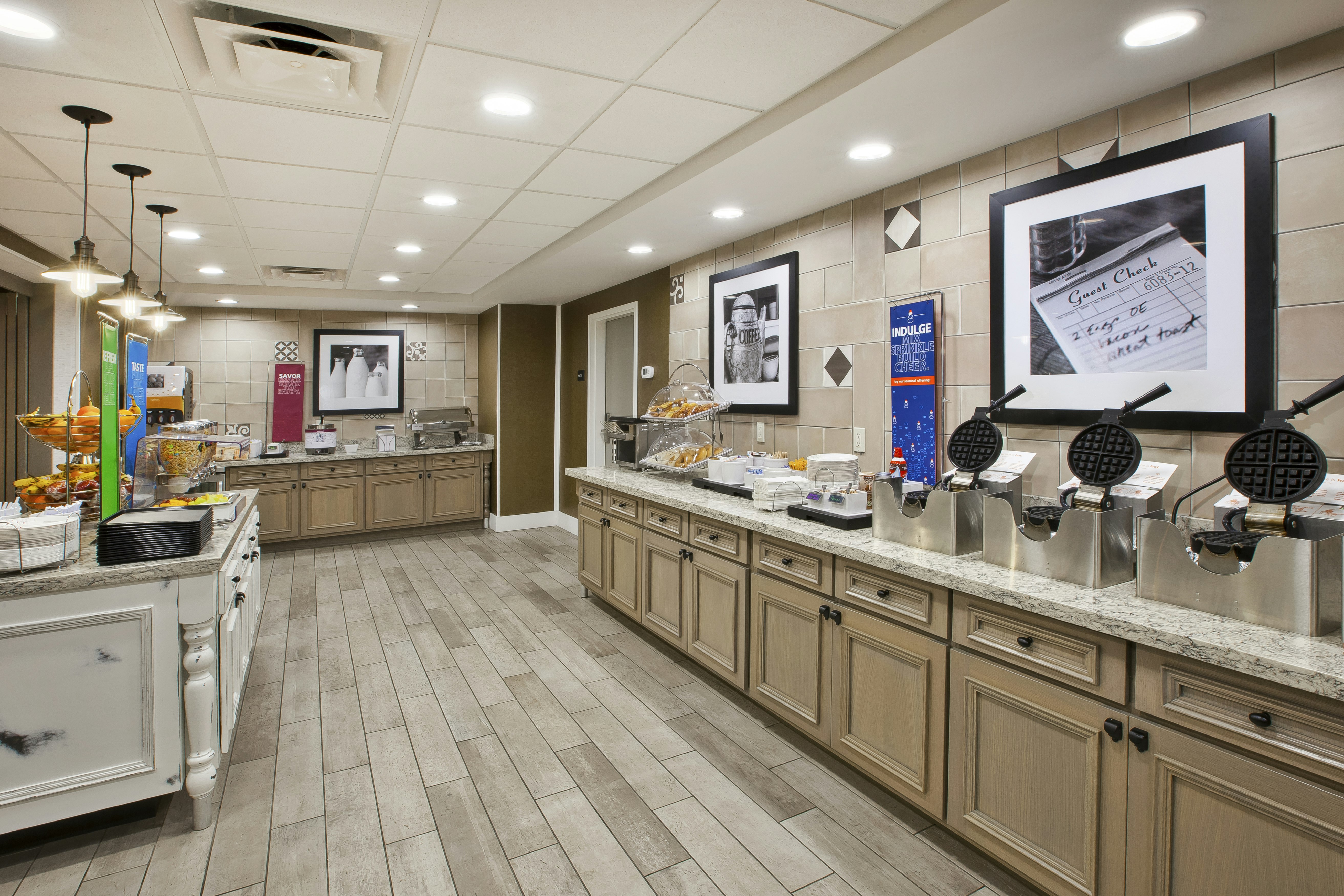 Hampton Inn & Suites Alliance 8/36