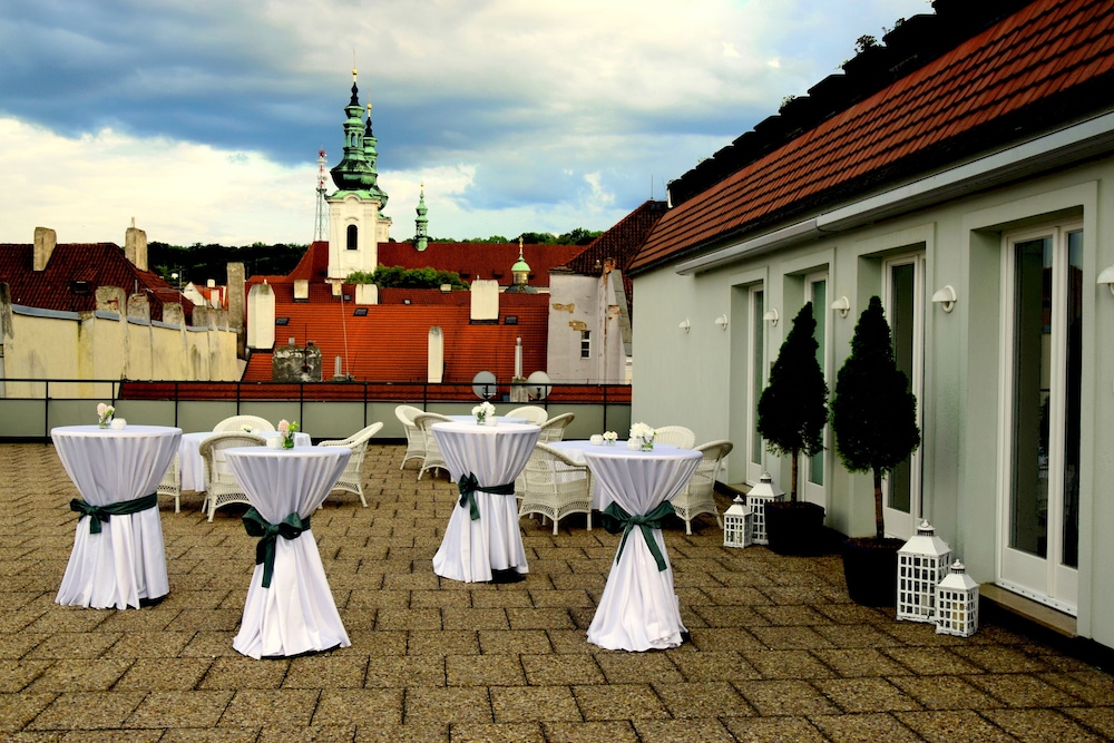 Savoy Hotel Prague 77/82