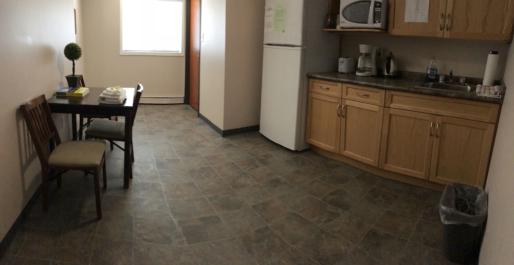 Nettys Nest Visitor Lodge 7/25