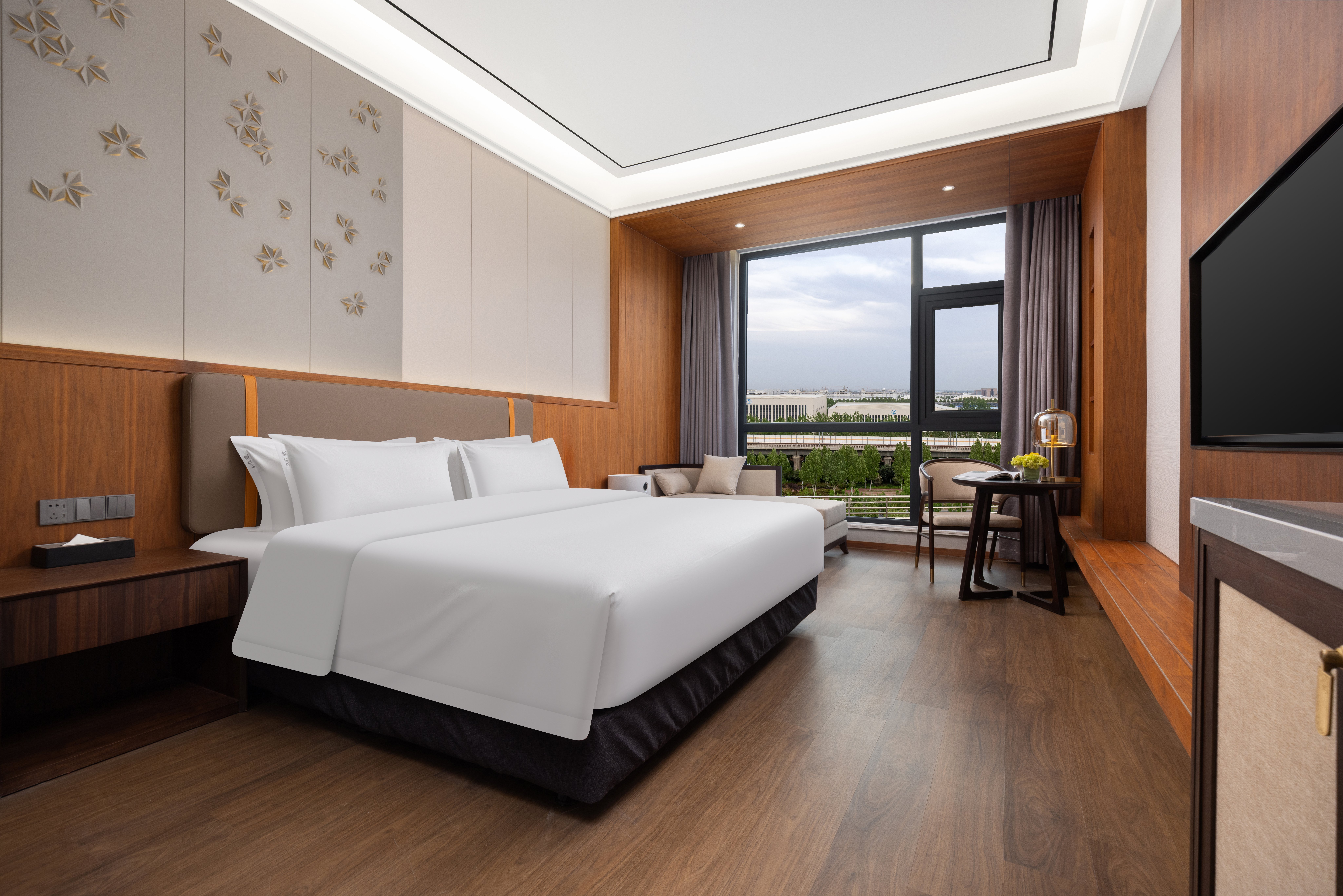 Standard, King Bed, Extra Floor Space