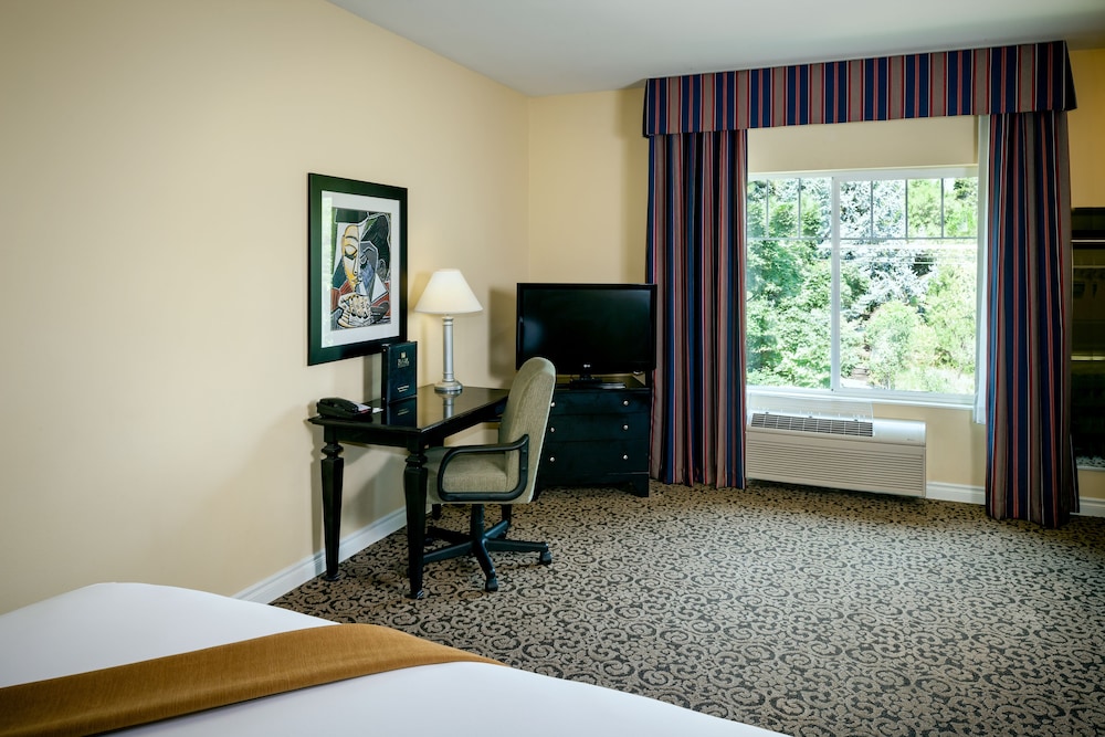 Plaza Inn Suites at Ashland Creek 24/29