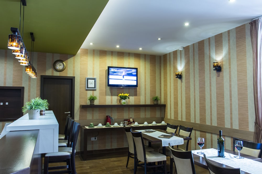 Central Hotel 21 38/54