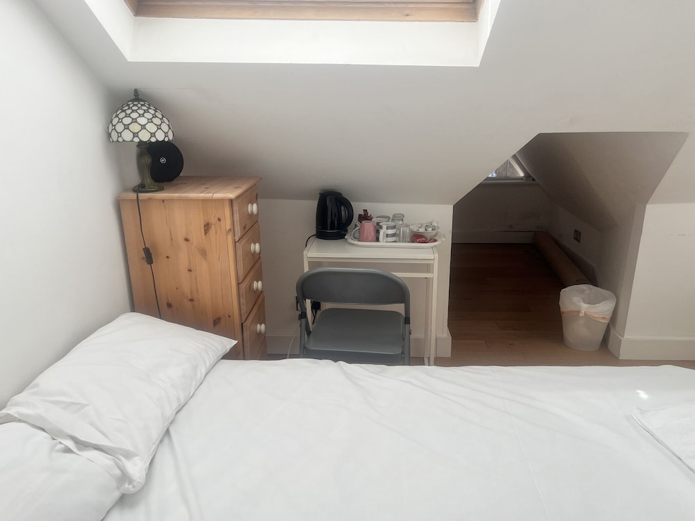 Kew Rooms 18/49