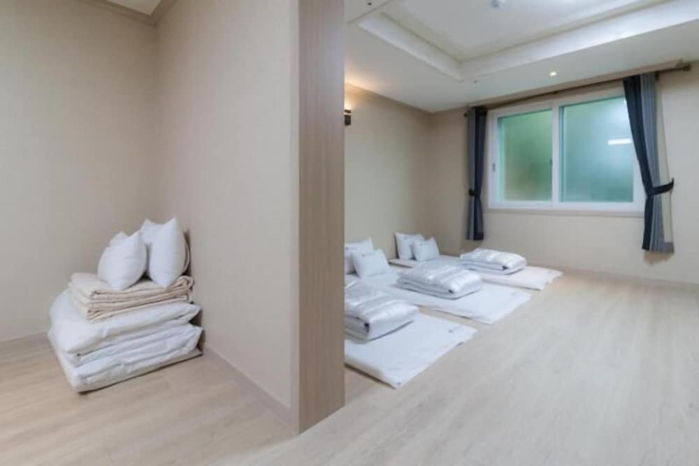Mj Tour Hostel 28/47