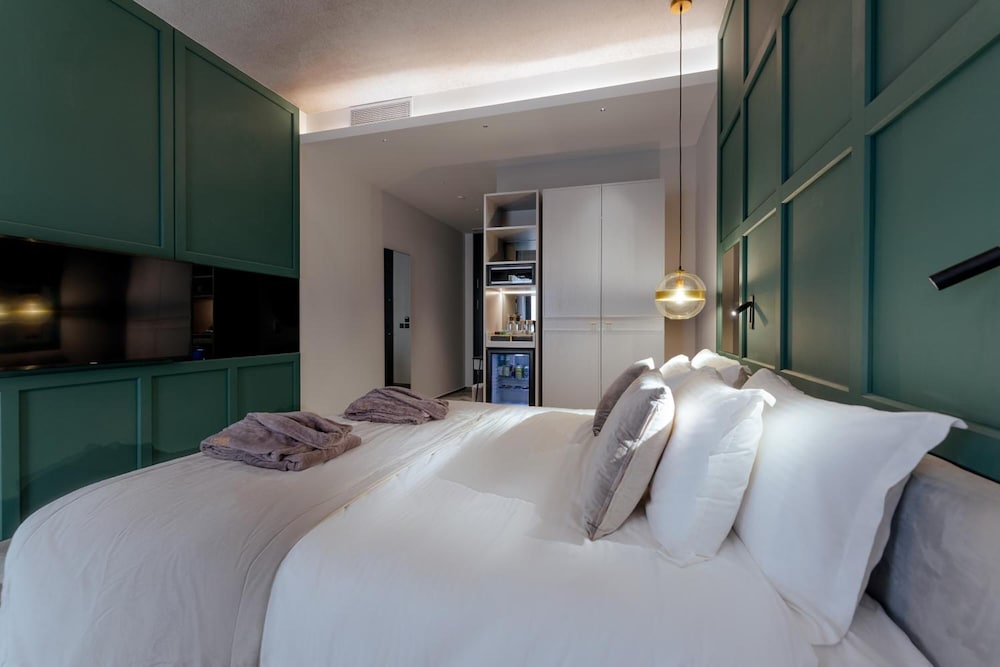 EMBASSY VALLETTA 30/63