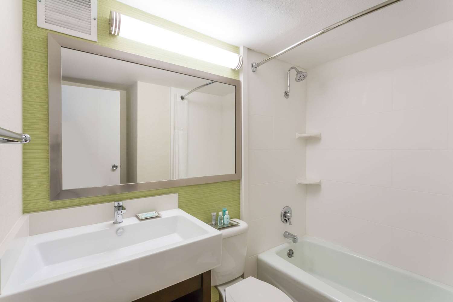 Wyndham Garden Fresno Yosemite Airport 44/45