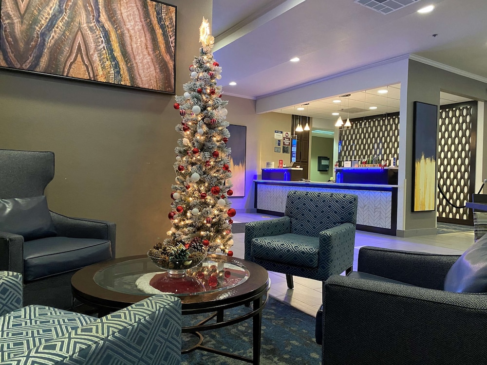Best Western Plus Kansas City Airport-Kci East 30/43