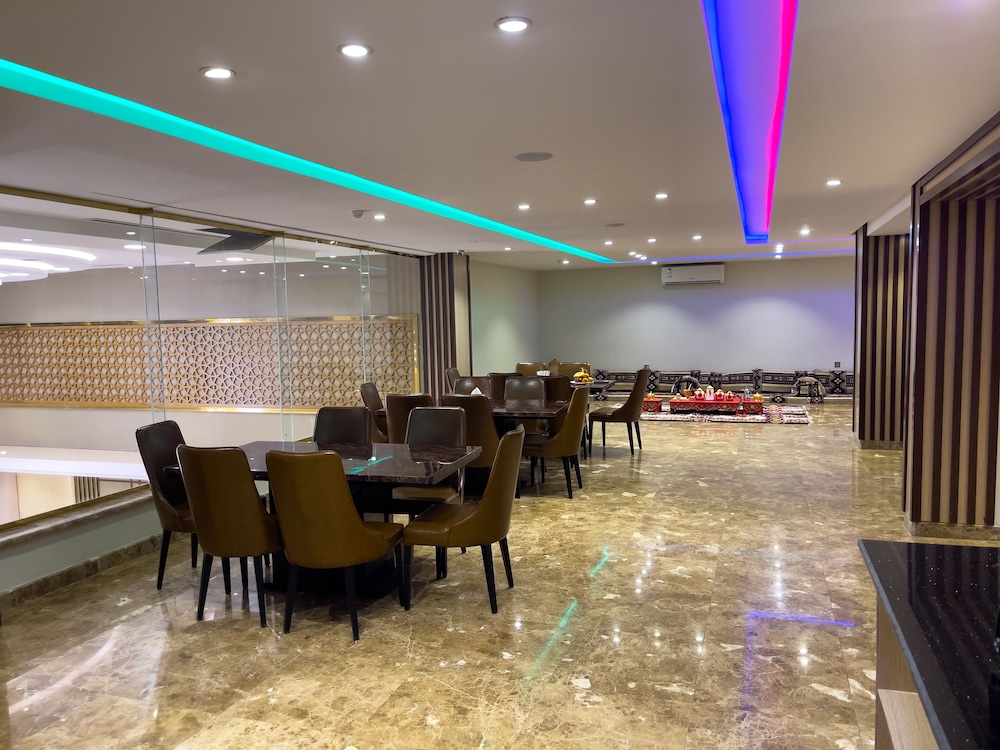 معلم المدينة للأجنحة الفندقية(Landmark Hotel Suites) 23/26