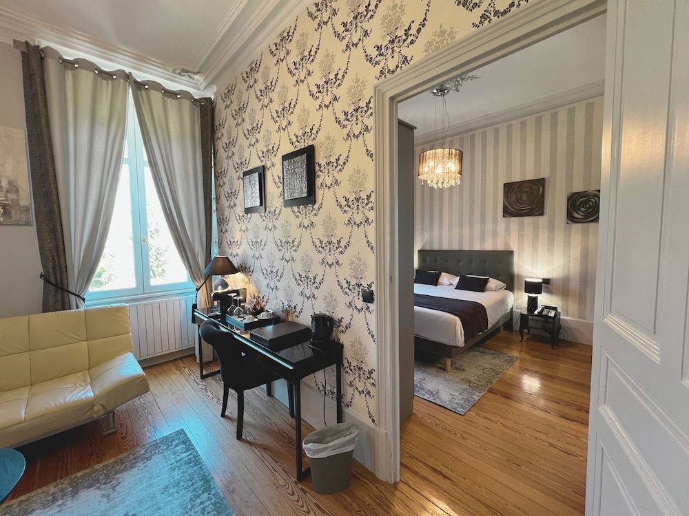 Chateau de Challanges 34/70