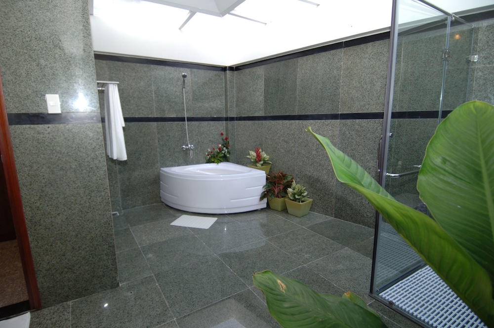 Saigon Emerald Resort 70/72