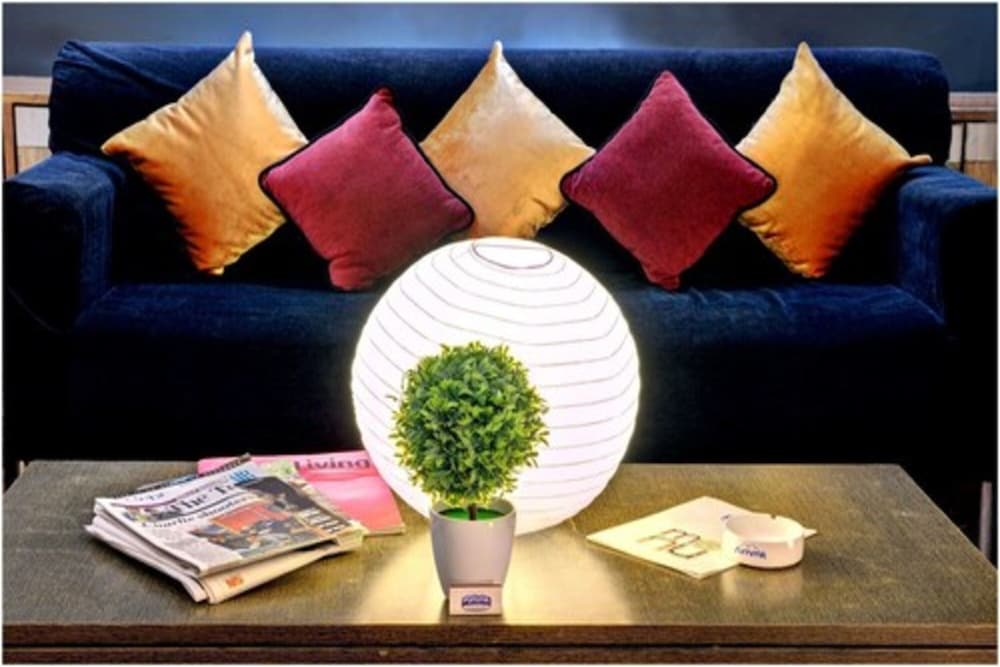 HOTEL EMBASSY 15/26