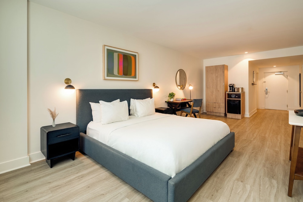 SUPERIOR, KING BED