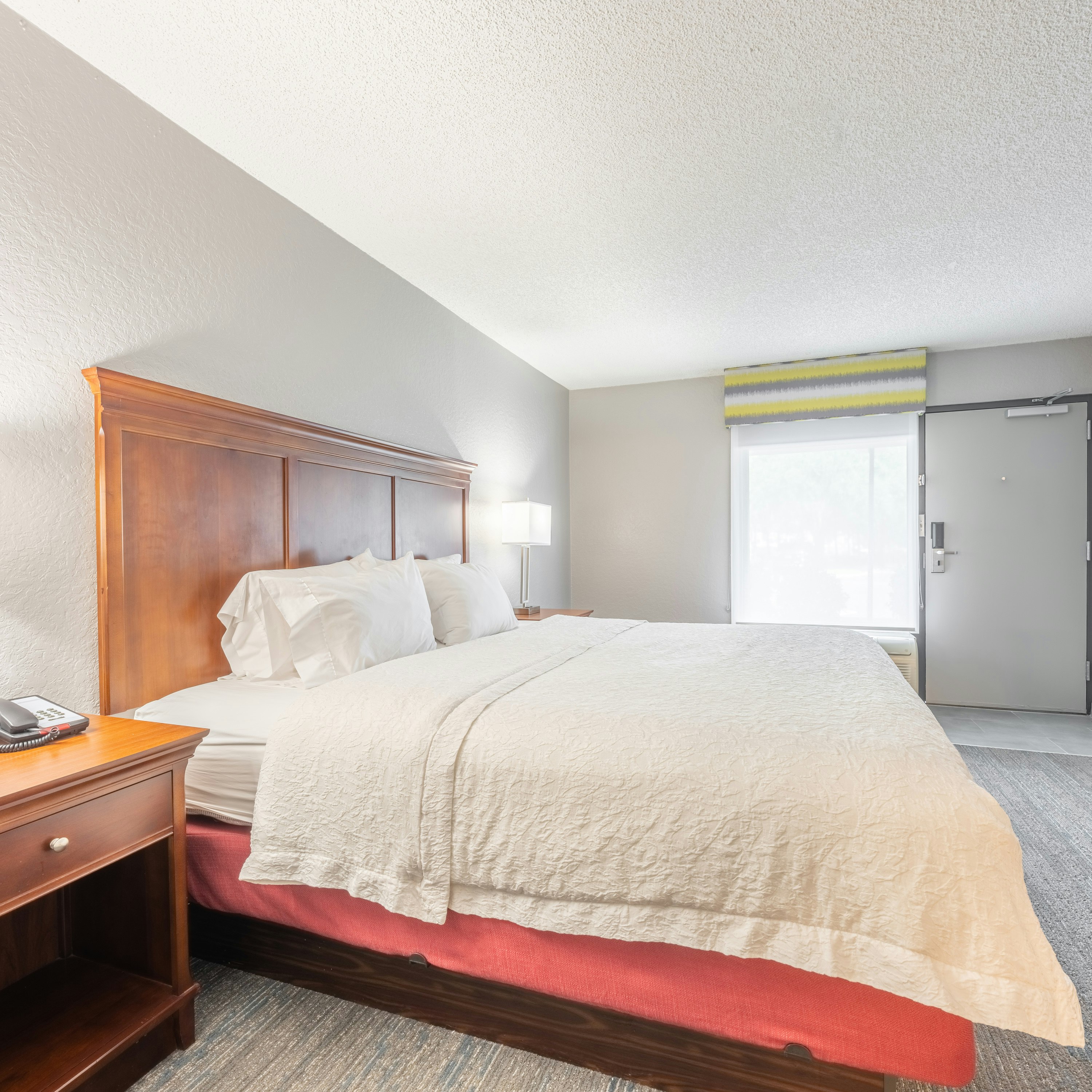 ROOM, KING BED, ACCESSIBLE