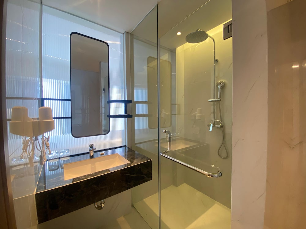 Grand Whiz Hotel Praxis Surabaya 39/43