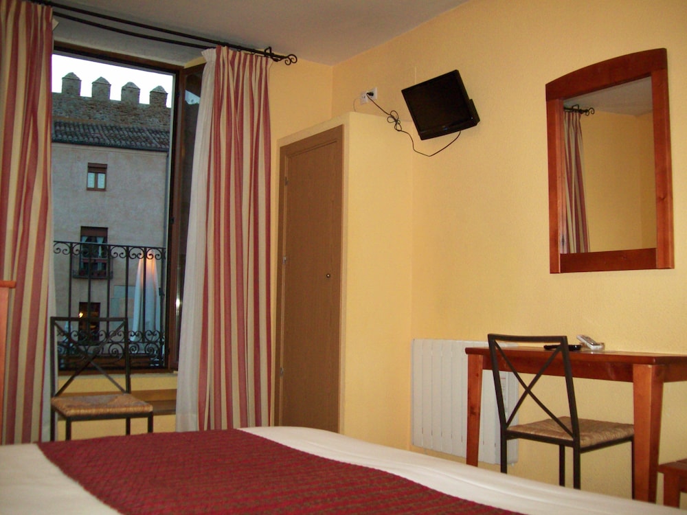 Hostal Restaurante Puerta del Alcázar 7/61