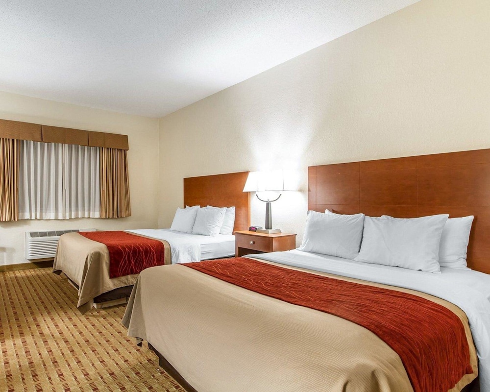 Quality Inn & Suites Eau Claire University Area 8/27