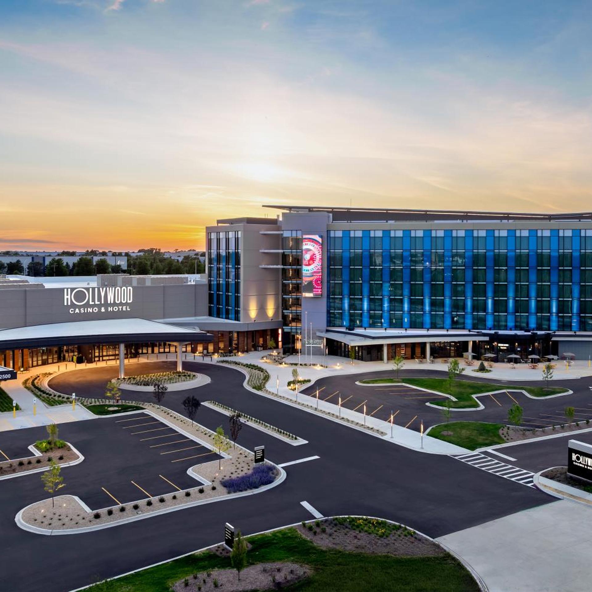 Hollywood Casino Aurora 28/32
