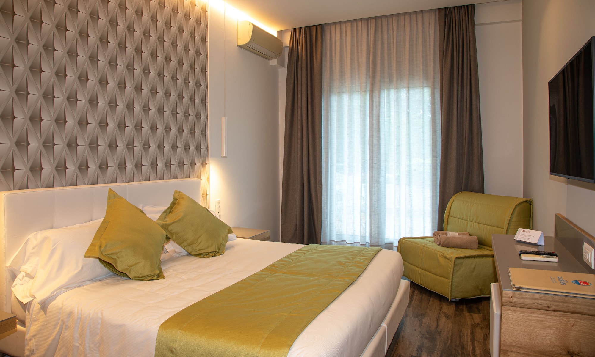 DESIGN, DOUBLE OR TWIN BED