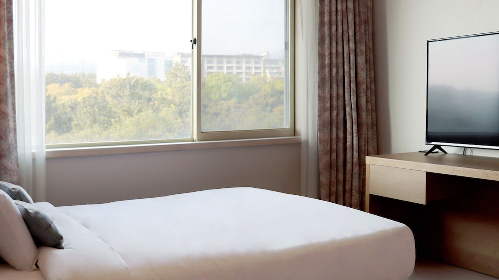 Family, Suite, Triple, 3 Double Beds, Pool Access
