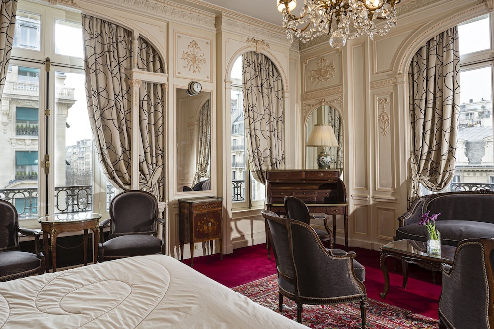 HOTEL RAPHAEL 28/80