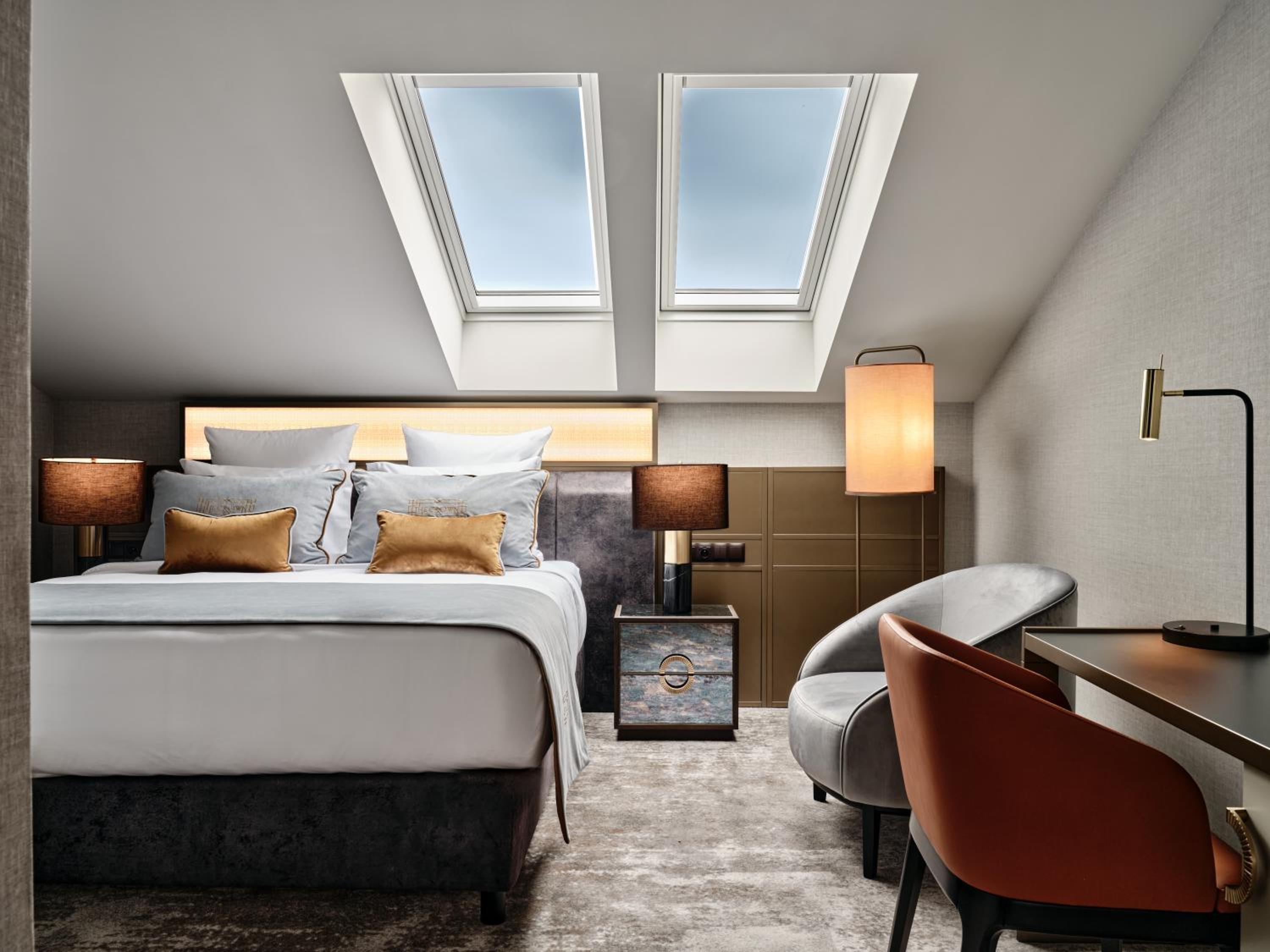 SUITE, DOUBLE BED