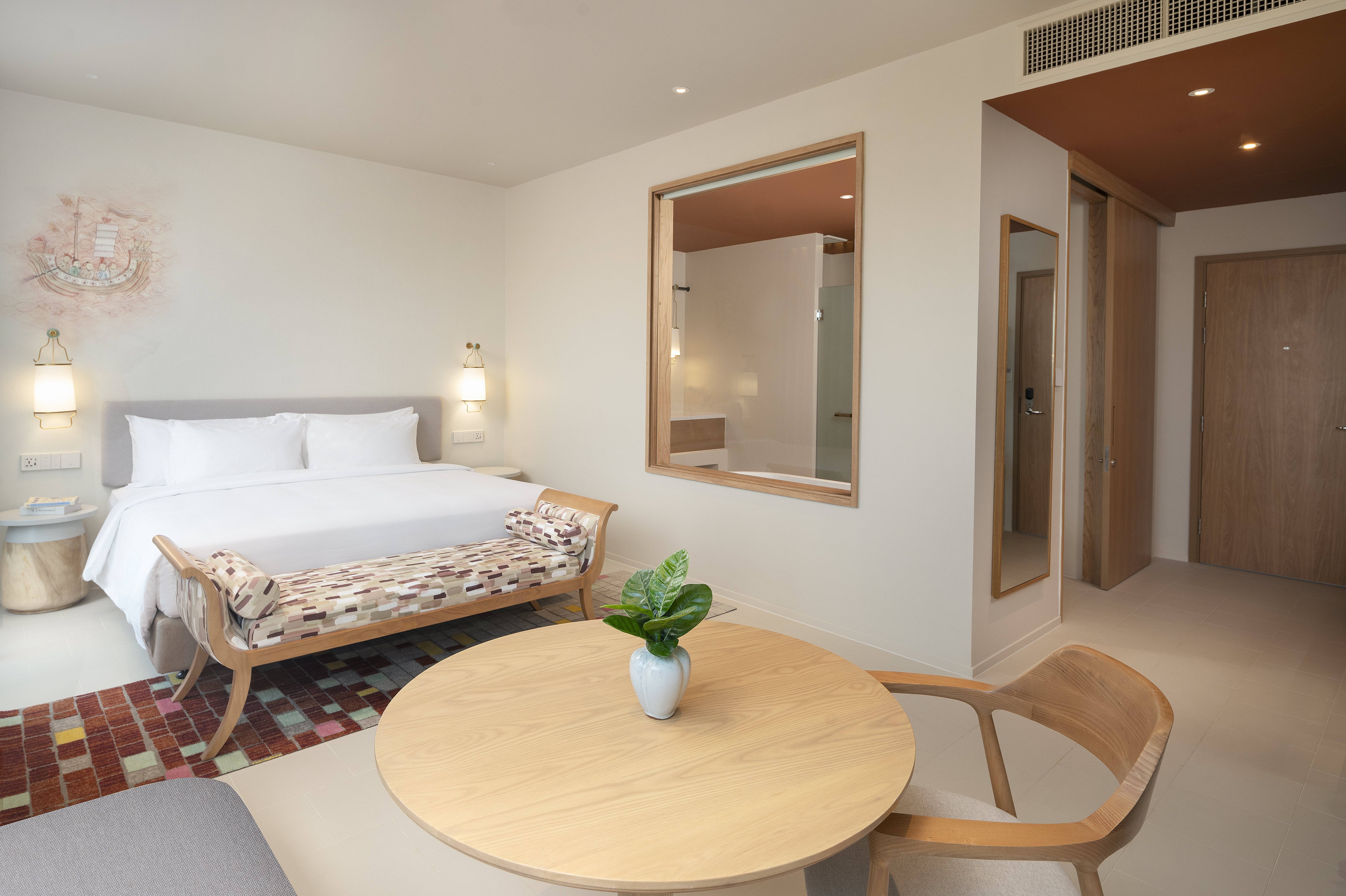 EXECUTIVE, SUITE, KING BED