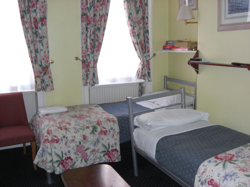 ROOM, TRIPLE, 3 BEDS, SHARED BATHROOM