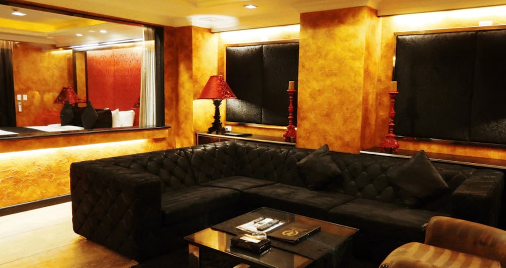 Fields Plaza Suites 30/65