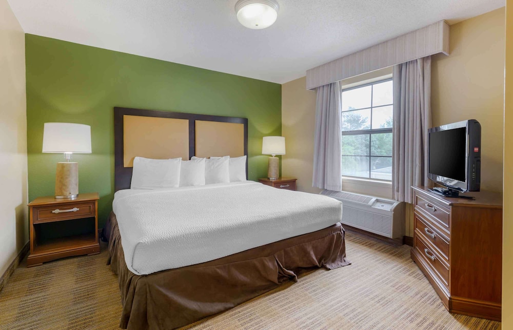 DELUXE, STUDIO, QUEEN BED, SOFA