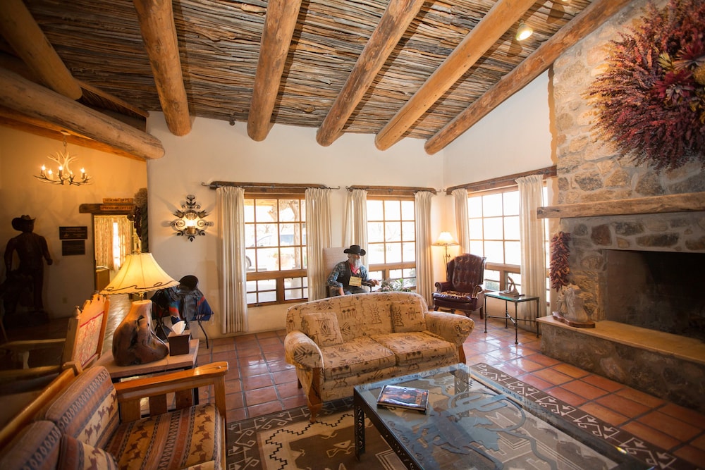 Tanque Verde Ranch 47/76