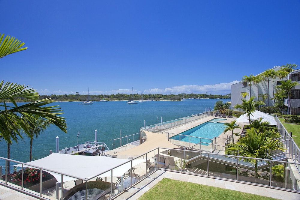 NOOSA SHORES RESORT 2/70
