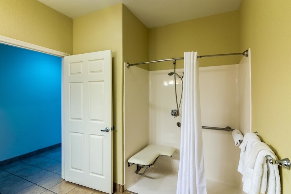 Econo Lodge Inn and Suites Colorado City, TX 25/47