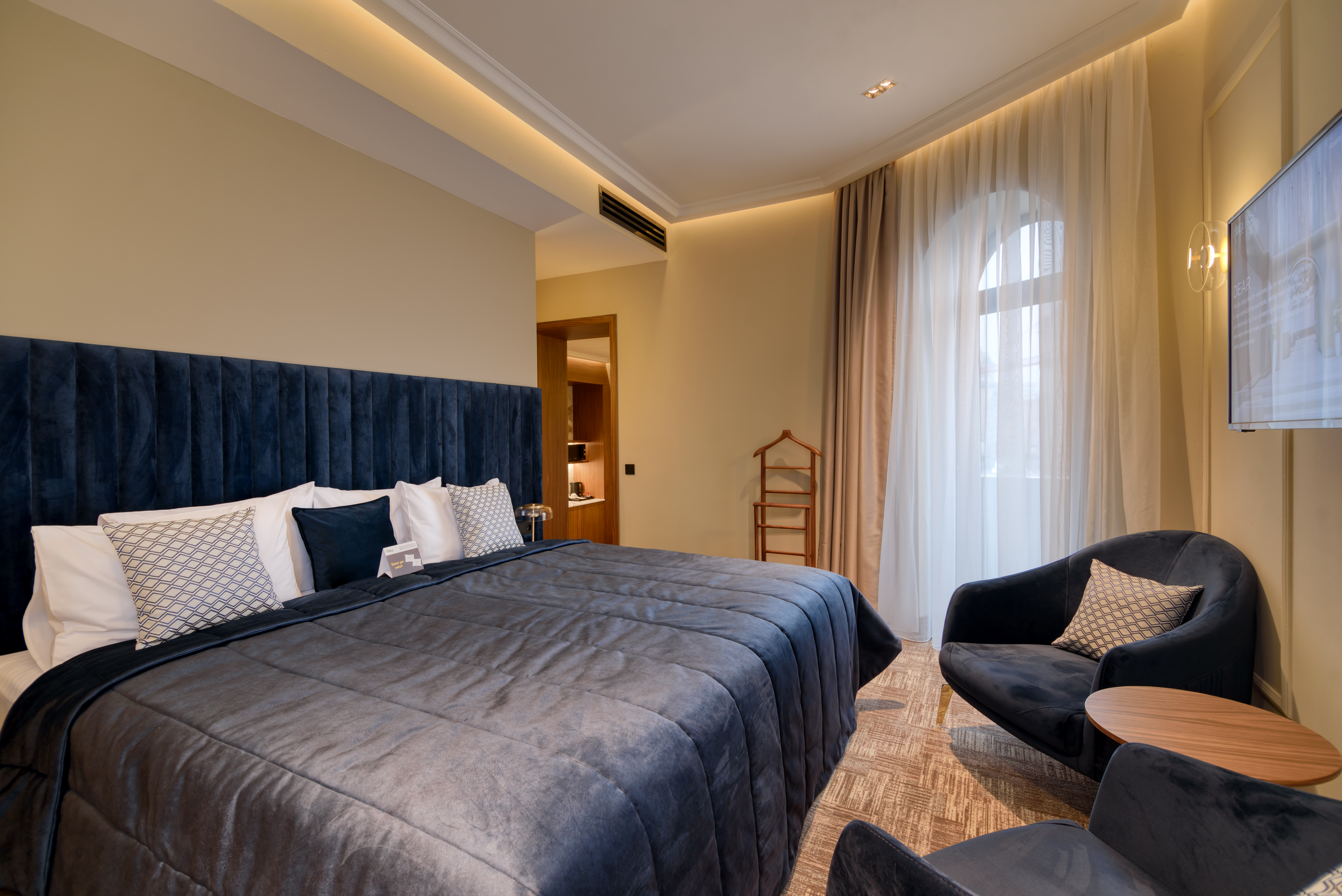 Leo Suite 2/3