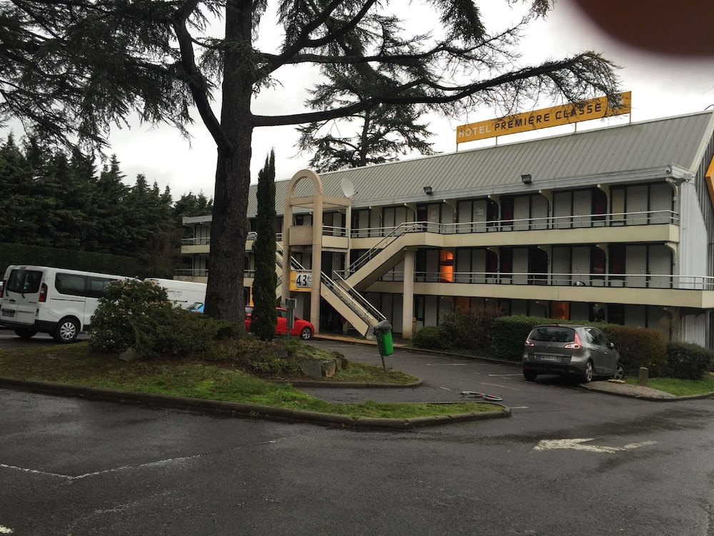 PREMIERE CLASSE SAINT ETIENNE NORD - VILLARS 54/63