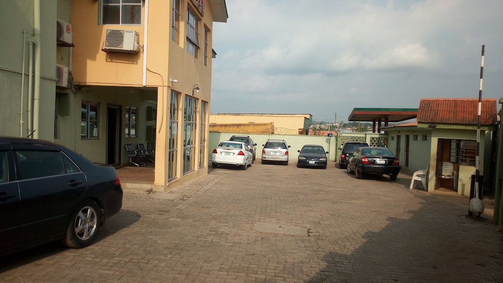 Dikord Hotel And Events Centre 35/39