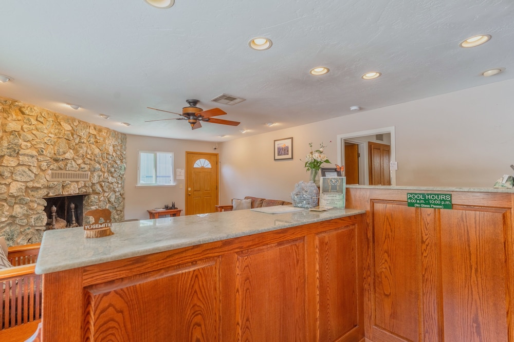 Mariposa Lodge 9/47