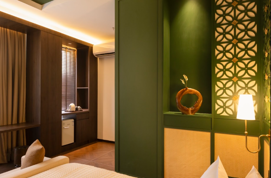 The Seven Stars Hotel 37/48
