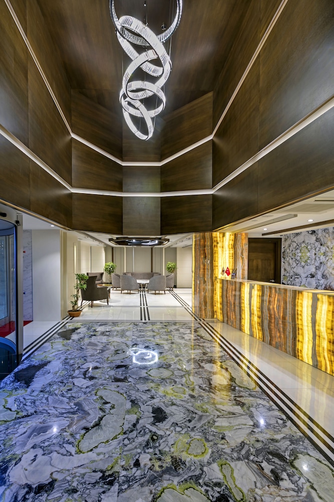 B Business Hotel & Spa 46/53