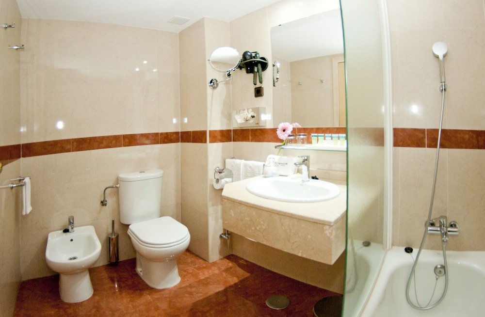 غرفة قياسية بسرير كوين، Luze Castellana Hotel 10/10