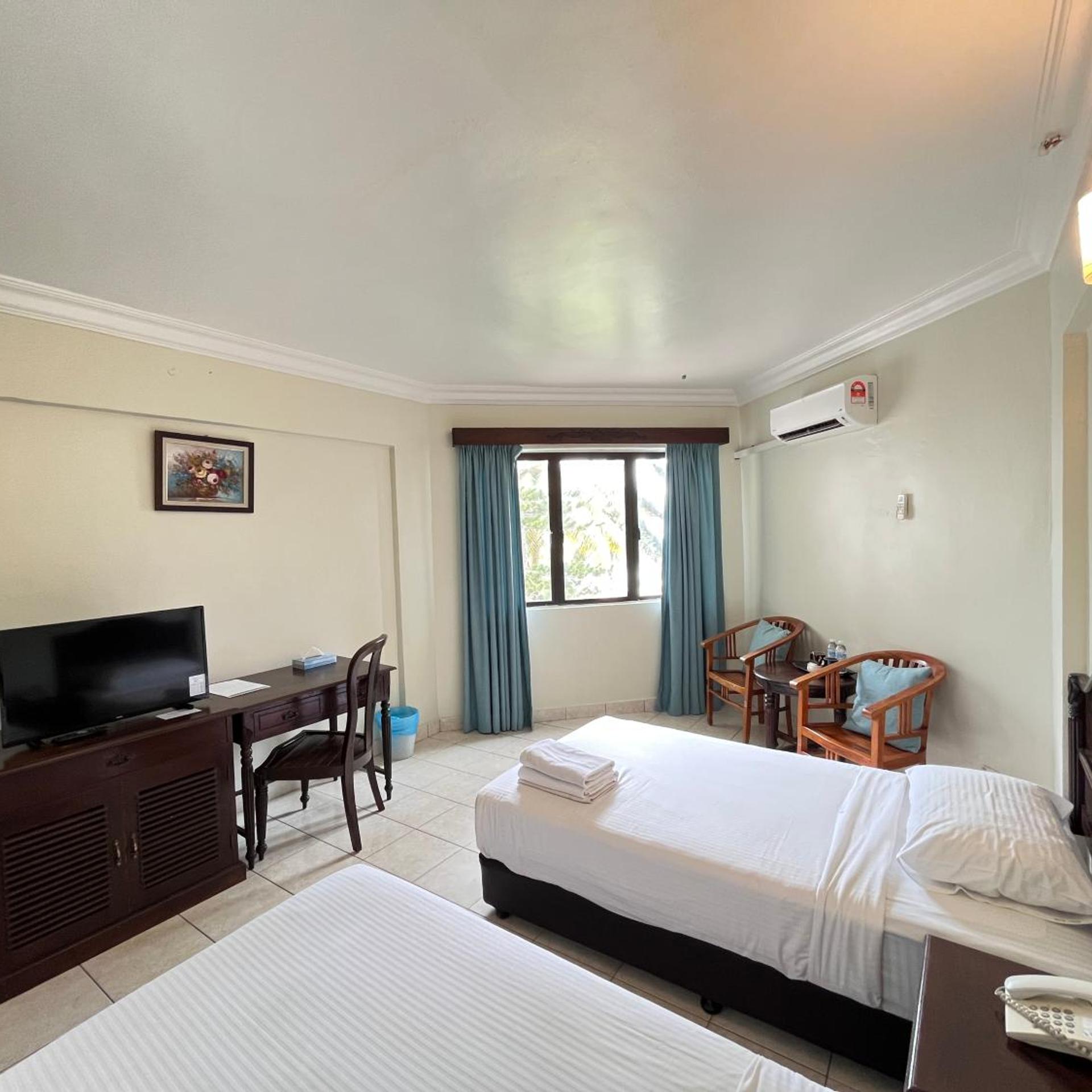 Deluxe, Twin Beds, Sea Front