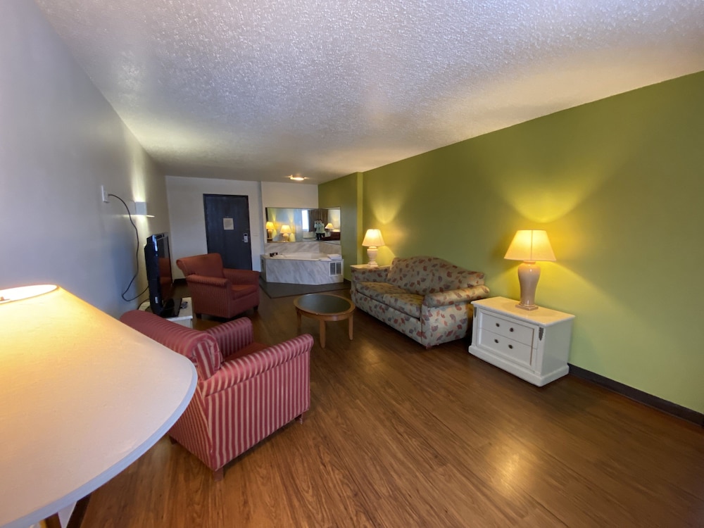 Travelodge Cleveland/Willoughby 18/29