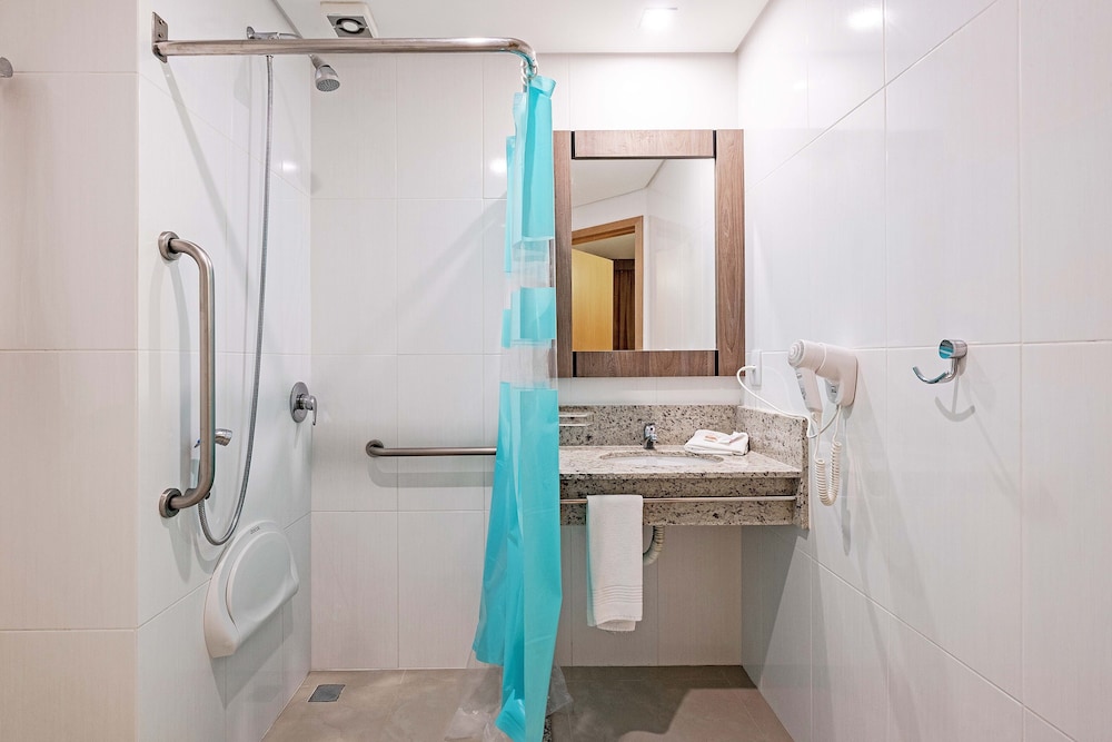 Slim Hotel Curitiba Av. das Torres 26/27