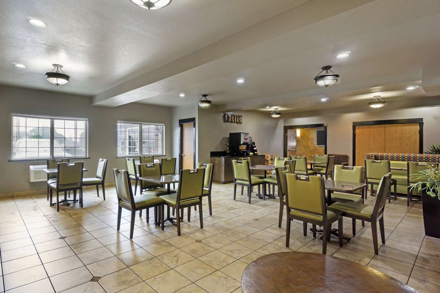 Best Western Plus Yakima Hotel 45/61