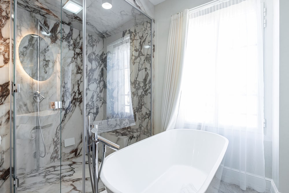 Le Dortoir Multi Storey Luxury Suites 28/50