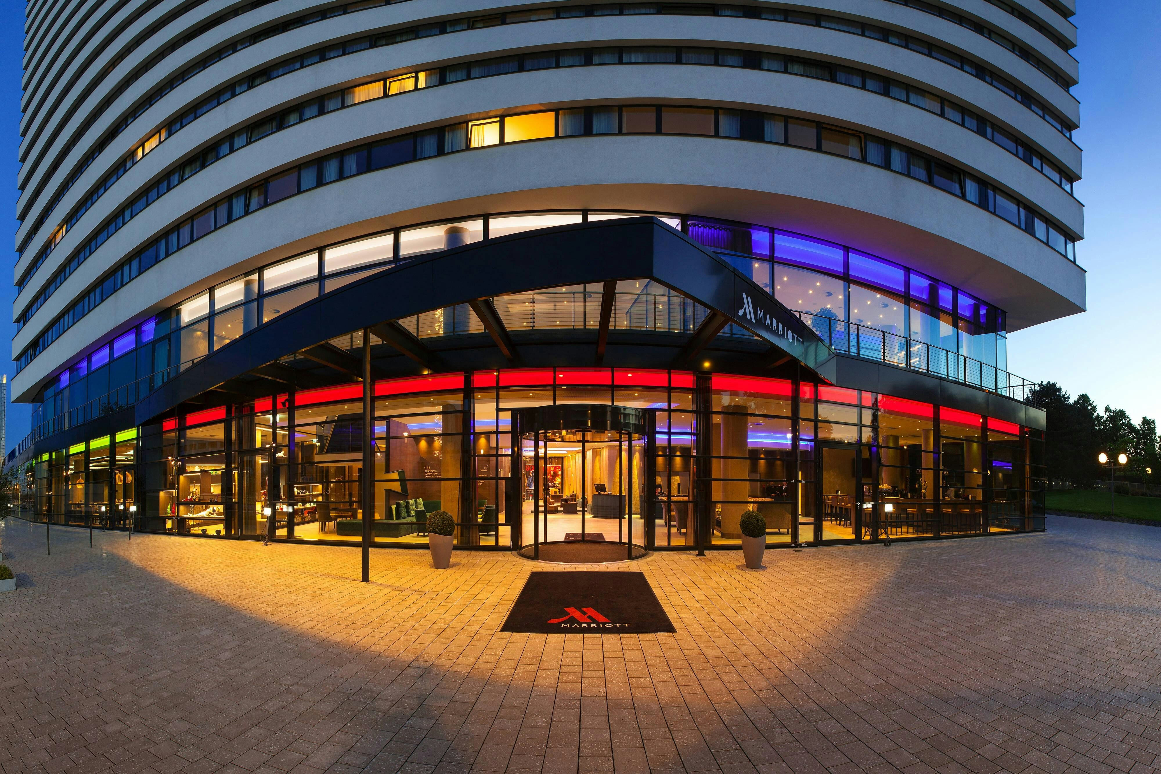 BONN MARRIOTT HOTEL 63/68